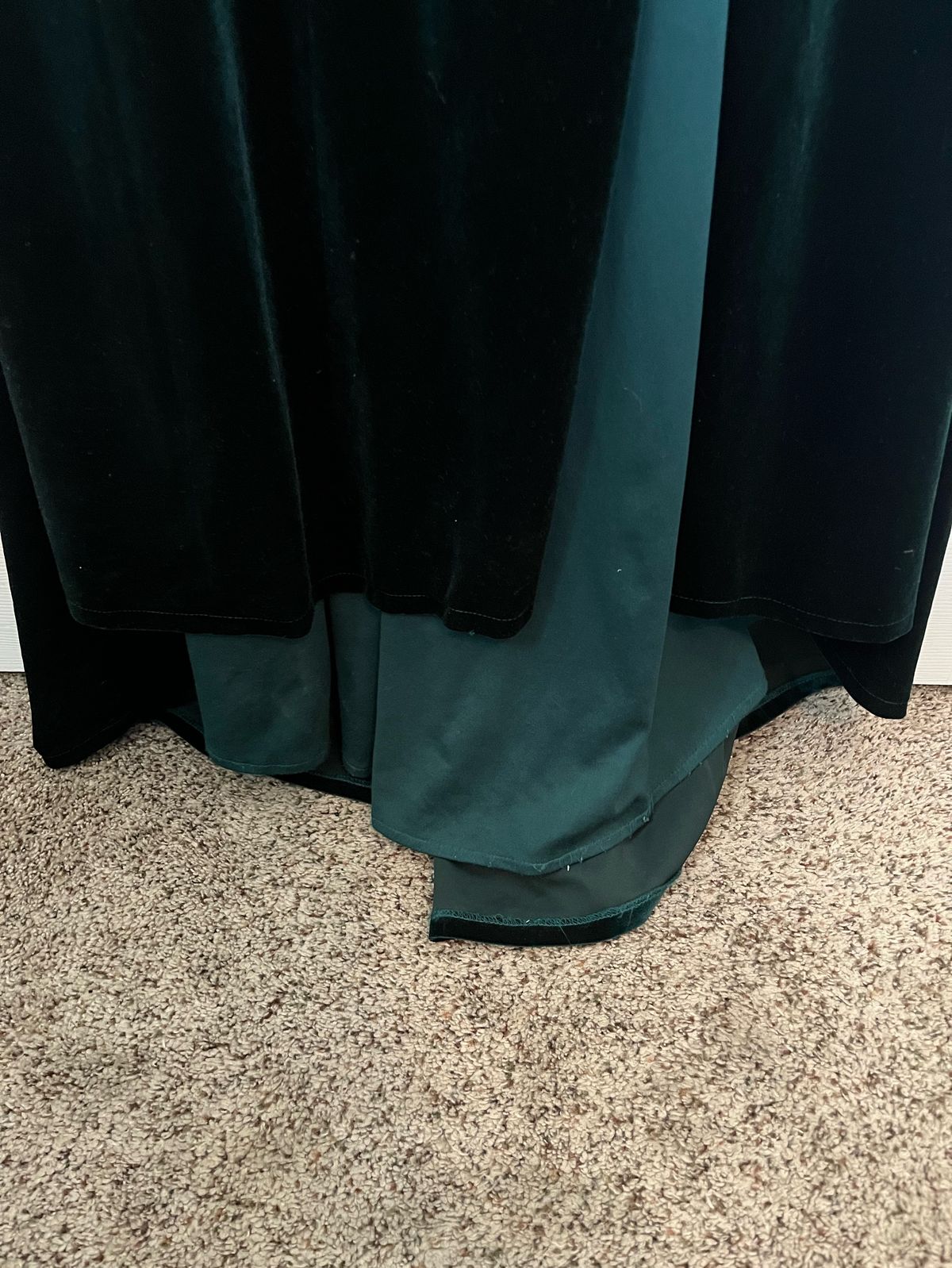 Mac Duggal Size 8 Plunge Velvet Green Side Slit Dress on Queenly