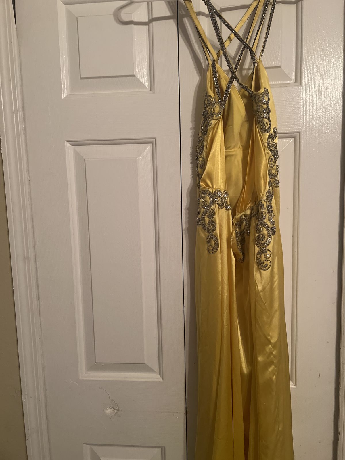 Size 14 Prom Yellow Ball Gown on Queenly