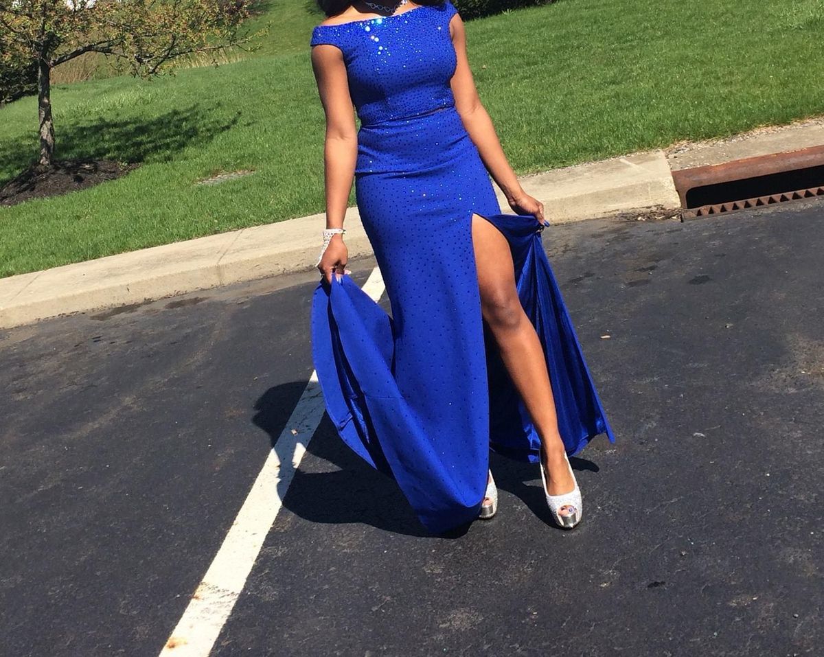 Size 2 Prom Off The Shoulder Blue Mermaid Dress on Queenly