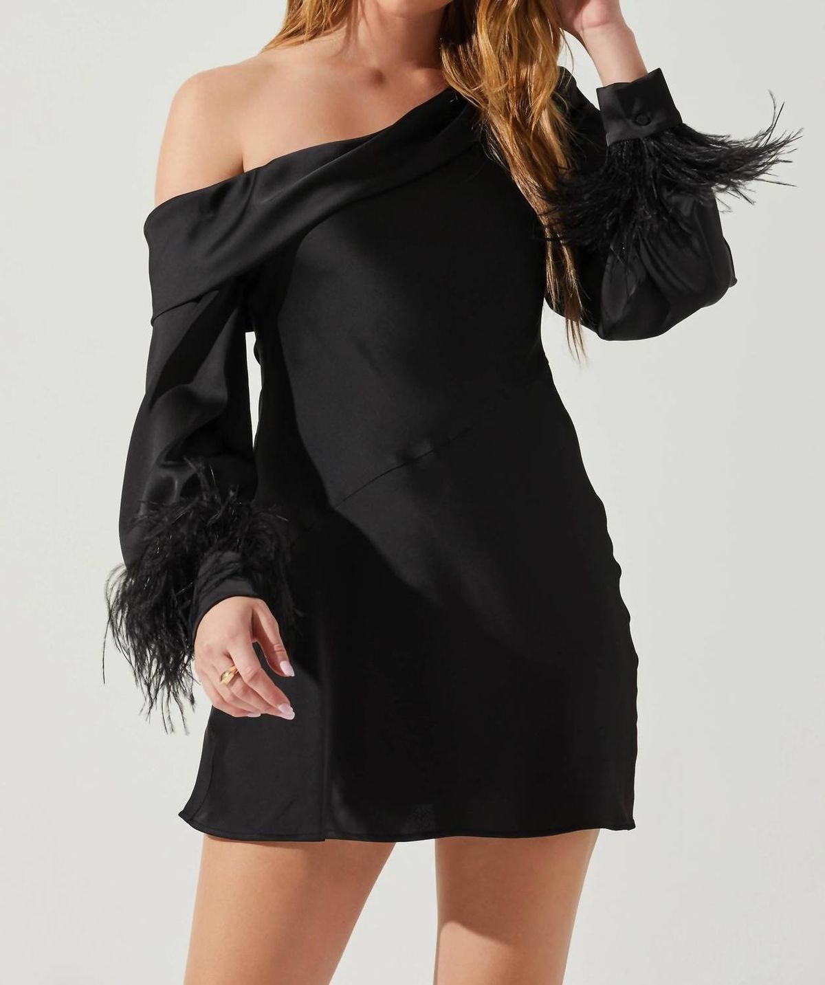 Style 1-1554073924-2901 ASTR Size M Long Sleeve Black Cocktail Dress on Queenly