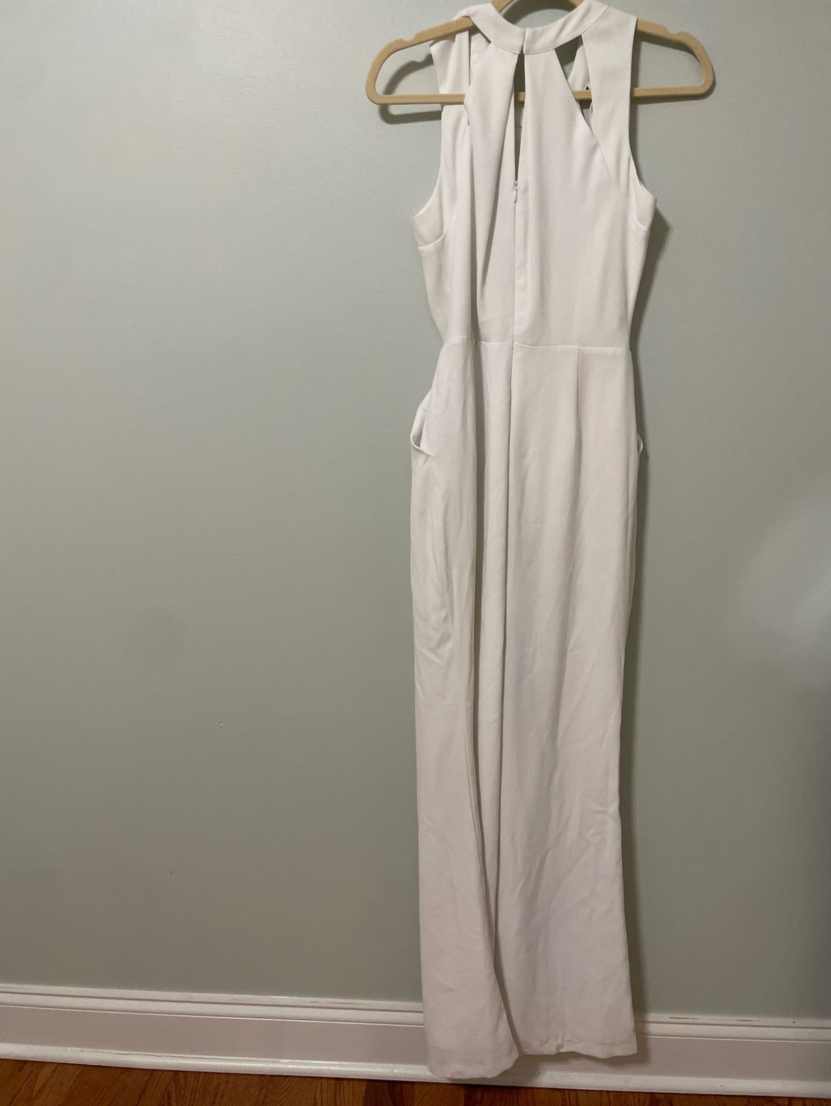 Adelyn rea Size 4 Nightclub High Neck White Formal Jumpsuit on Queenly
