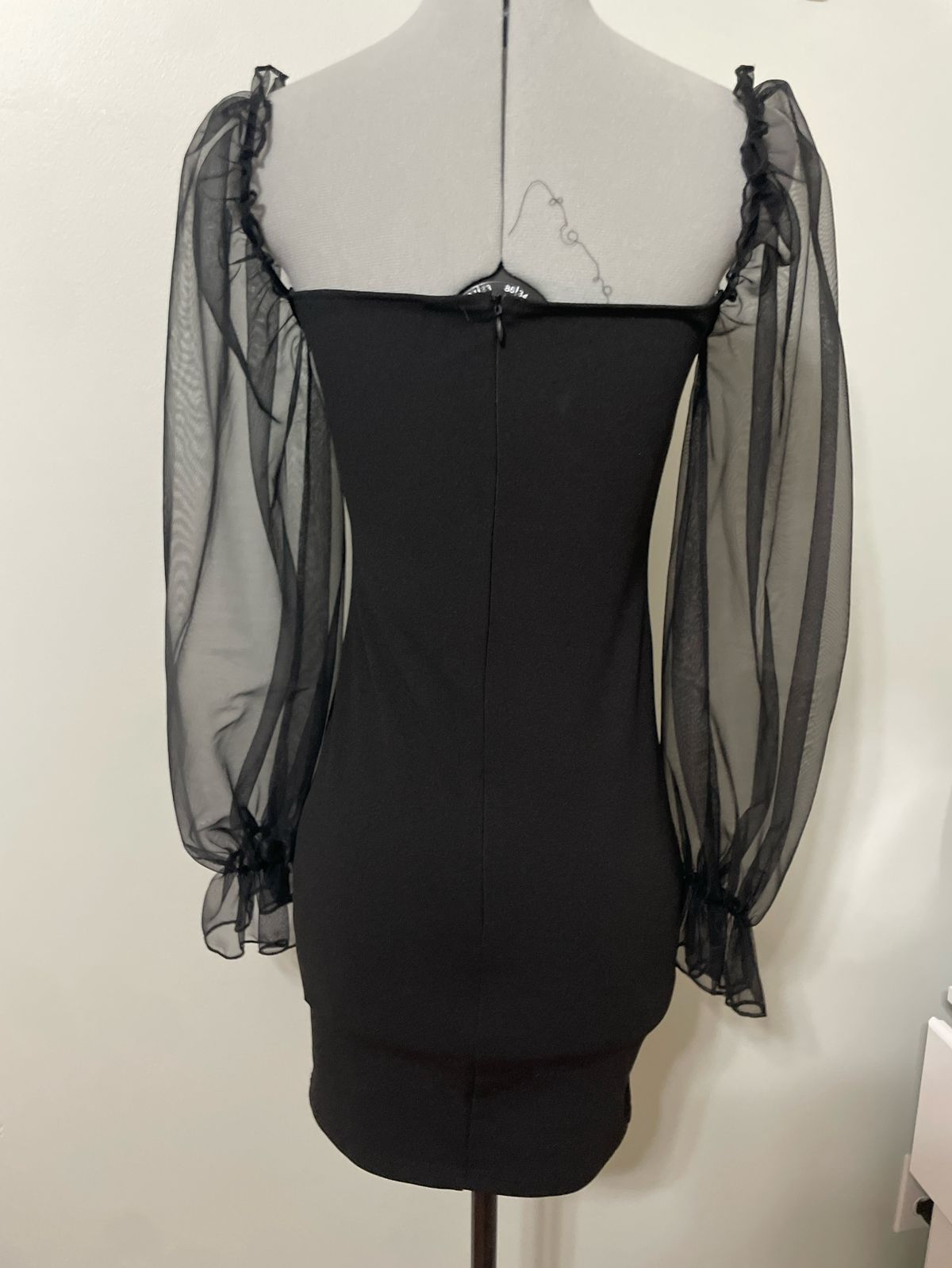 Size 0 Prom Long Sleeve Black Cocktail Dress on Queenly