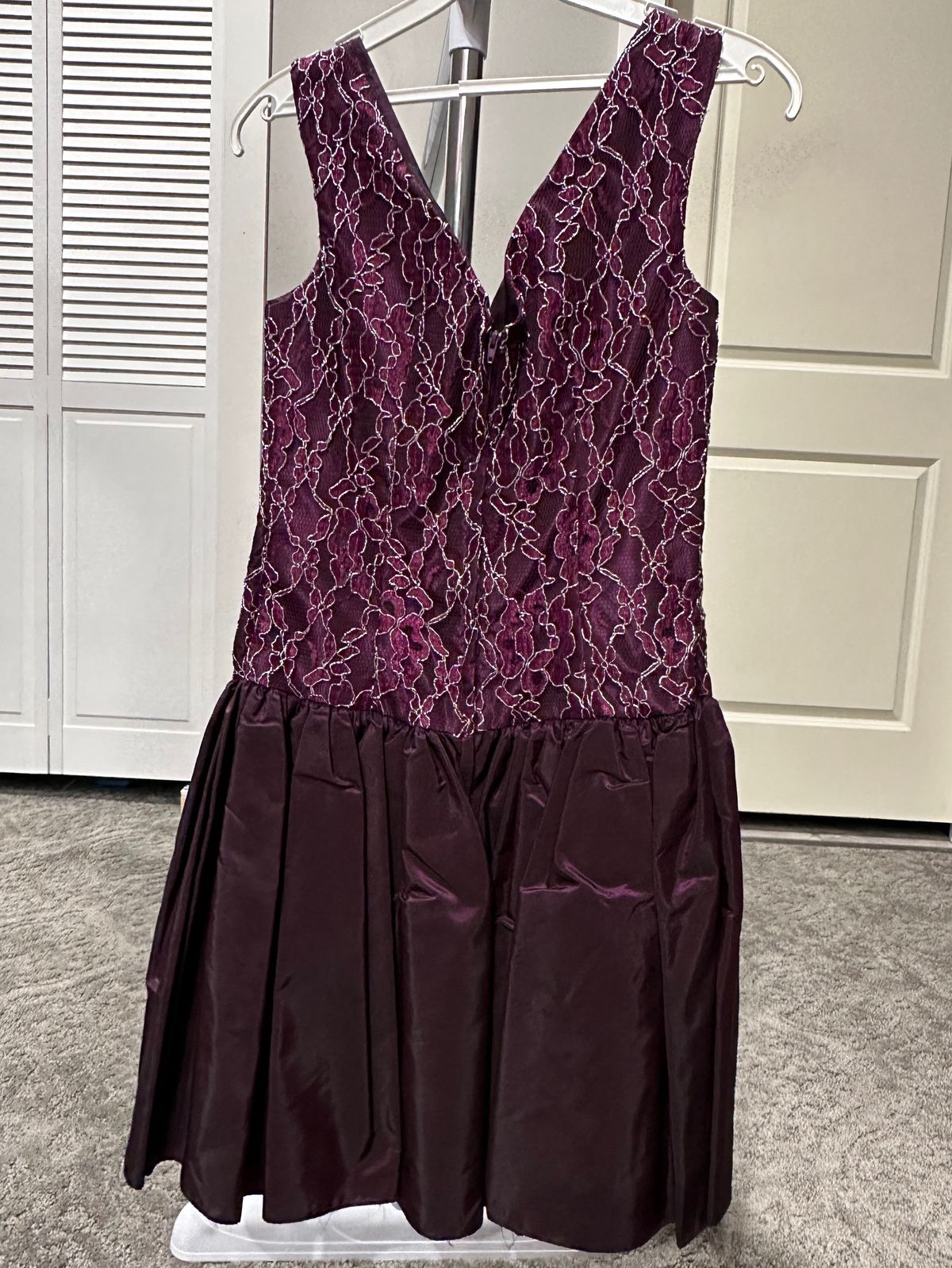 Flirtations Size 6 Homecoming Plunge Purple Cocktail Dress on Queenly