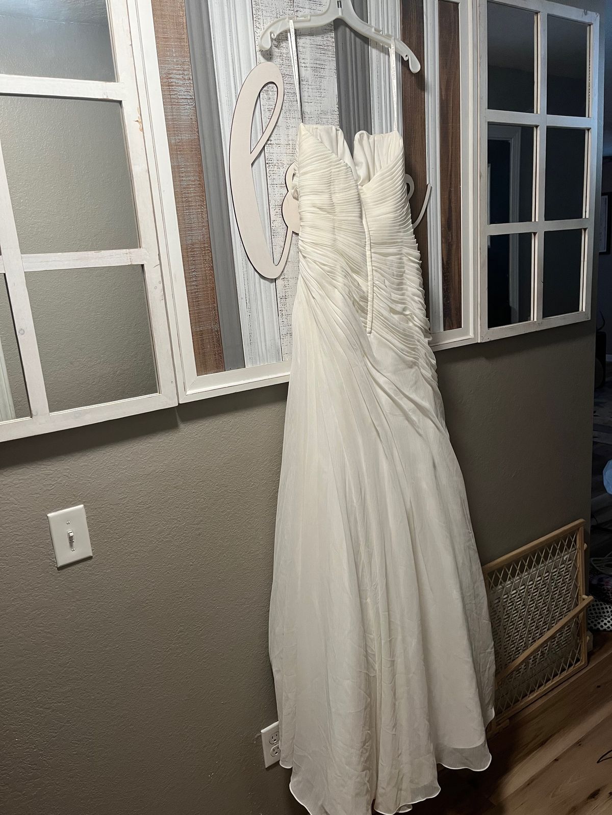 David's Bridal Size 10 Wedding Strapless White Mermaid Dress on Queenly