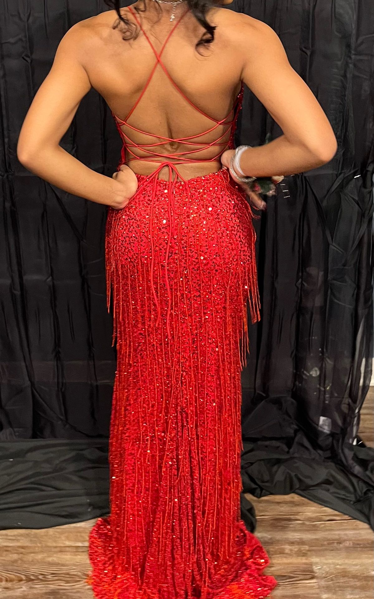 Size 2 Prom Plunge Red Side Slit Dress on Queenly