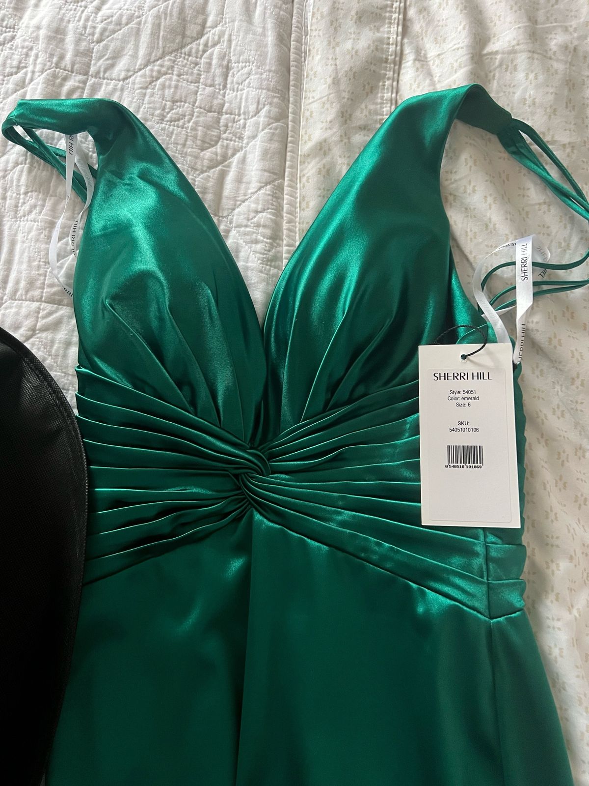 Style 54051010106 Sherri Hill Size 6 Prom Plunge Green Mermaid Dress on Queenly
