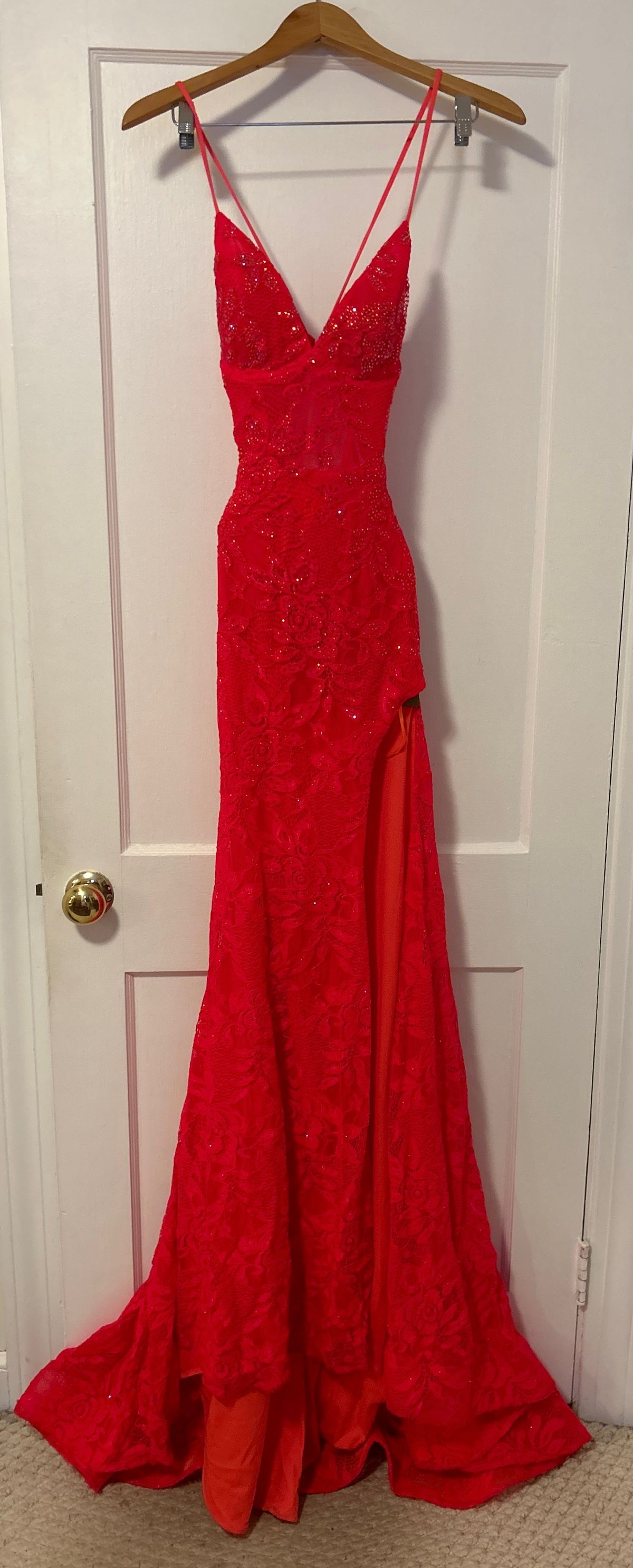 Style 30671 La Femme Size 00 Prom Plunge Red Side Slit Dress on Queenly