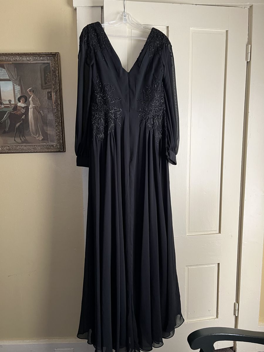 Size 12 Prom Long Sleeve Black A-line Dress on Queenly