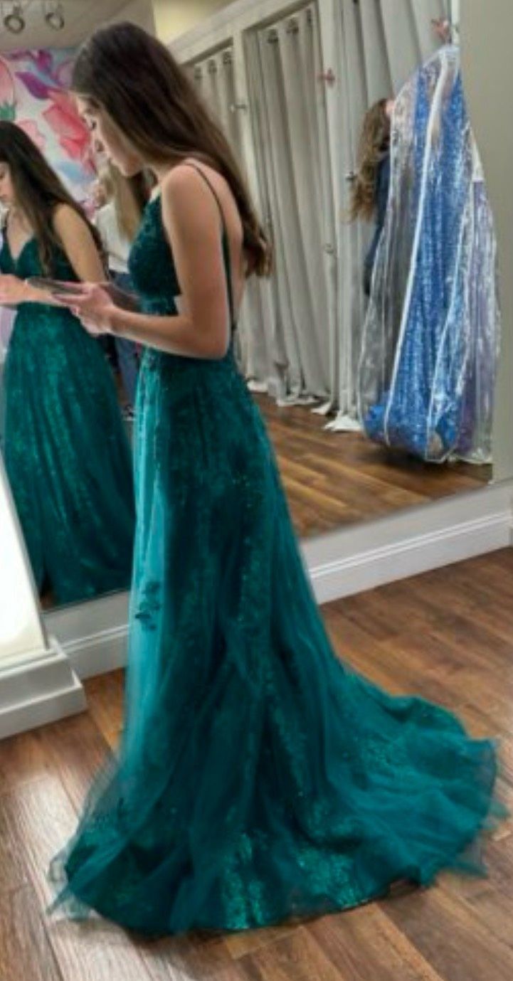 Style 34107 Ellie Wilde Size 0 Prom Plunge Emerald Green Ball Gown on Queenly