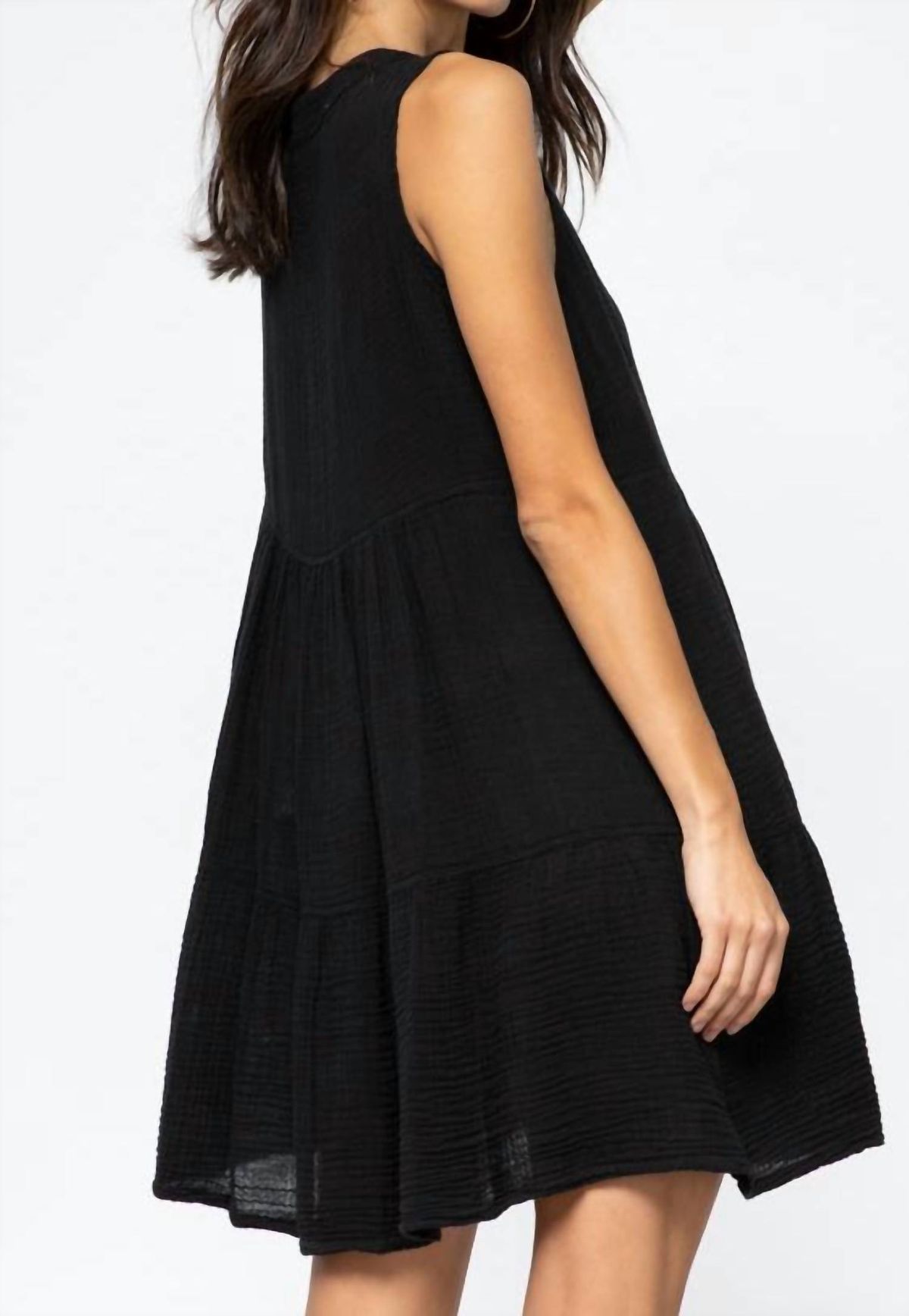 Style 1-511086829-5 Raquel Allegra Size 0 Black Cocktail Dress on Queenly