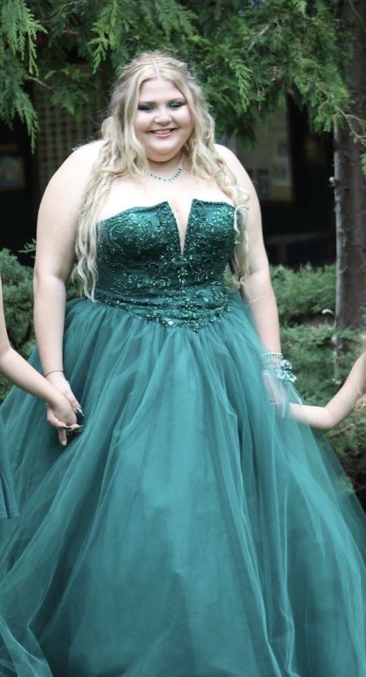 Style 43046 MoriLee Plus Size 18 Prom Strapless Emerald Green Ball Gown on Queenly