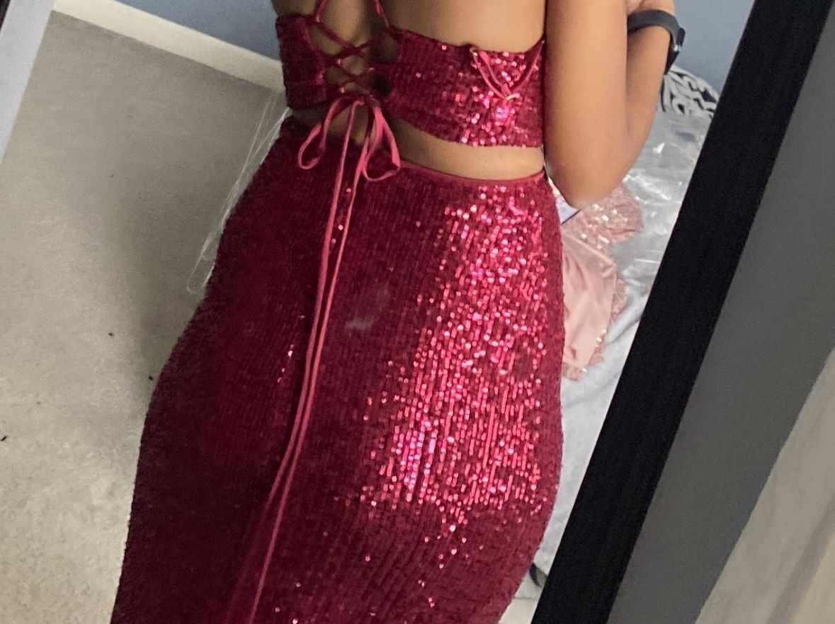 Size 00 Prom Plunge Sequined Red Side Slit Dress on Queenly