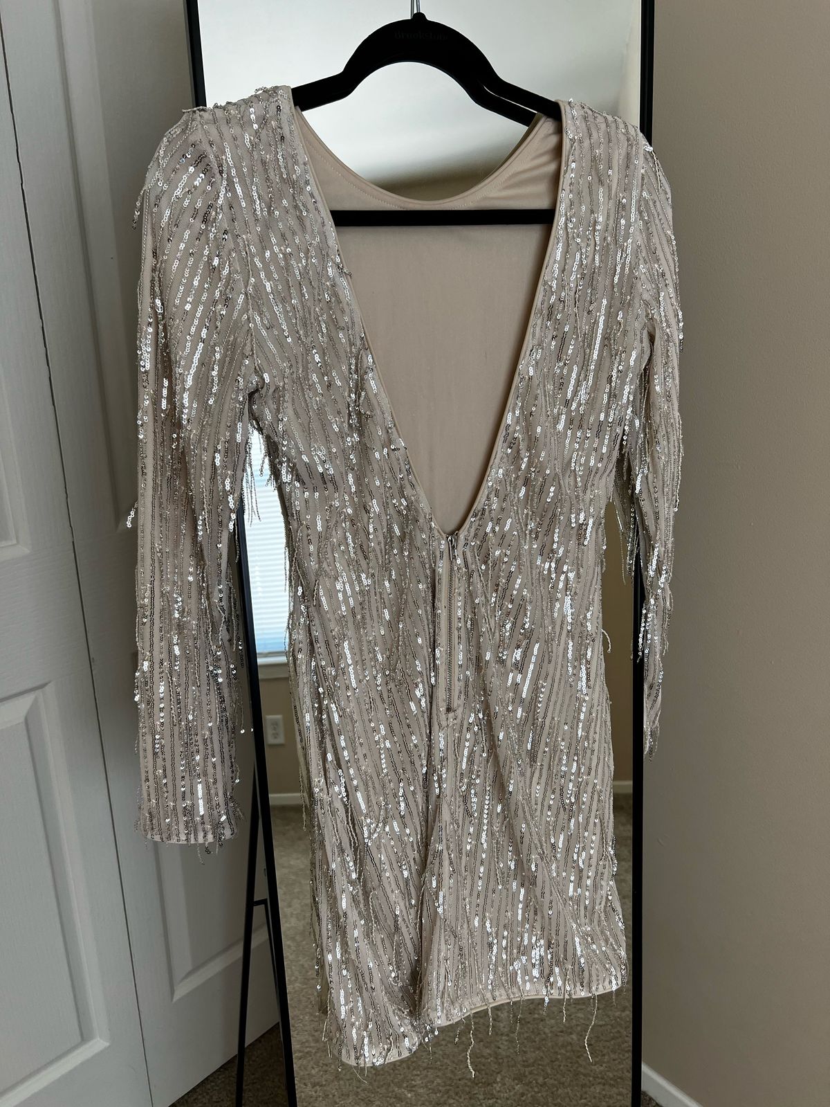 Size L Prom Plunge Nude Cocktail Dress on Queenly