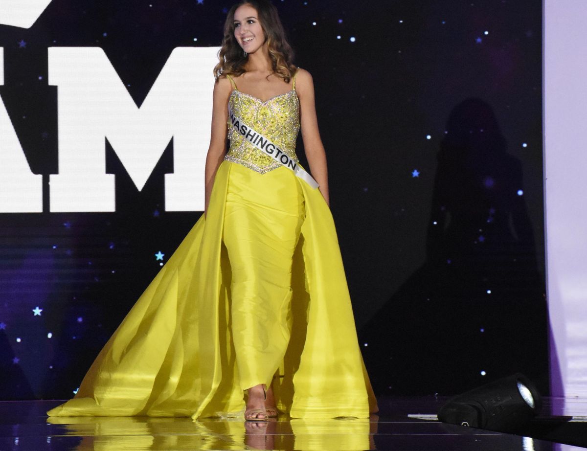 Mac Duggal Size 2 Pageant Plunge Yellow Dress With Train on Queenly