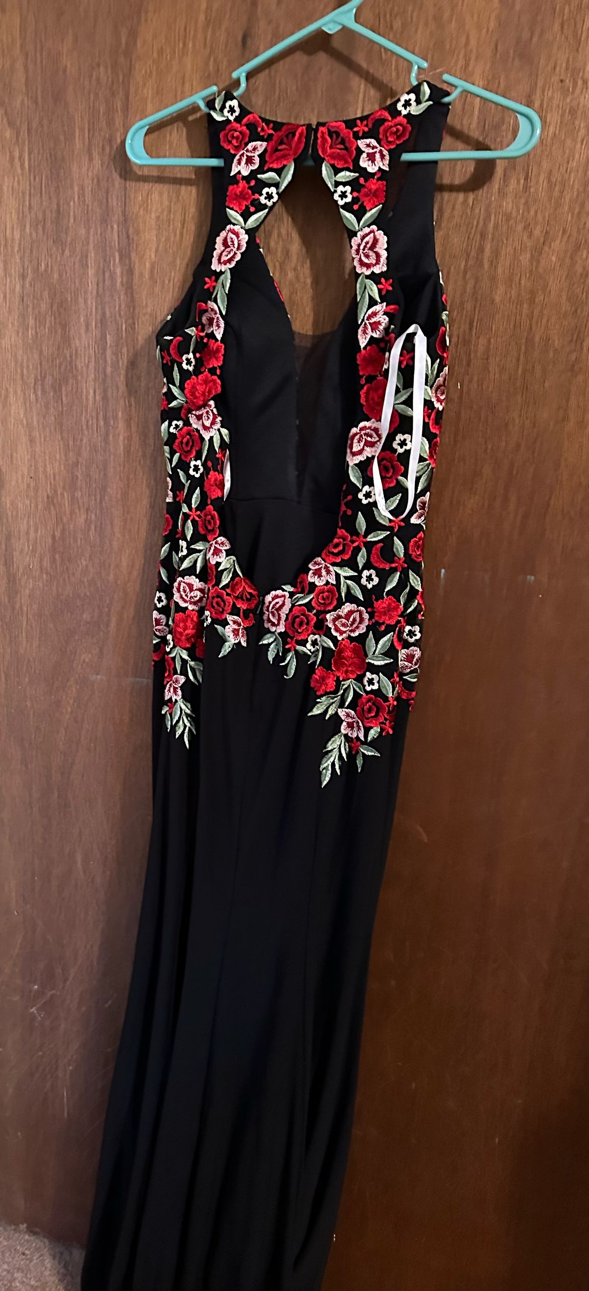 Size 6 Prom Plunge Floral Black A-line Dress on Queenly