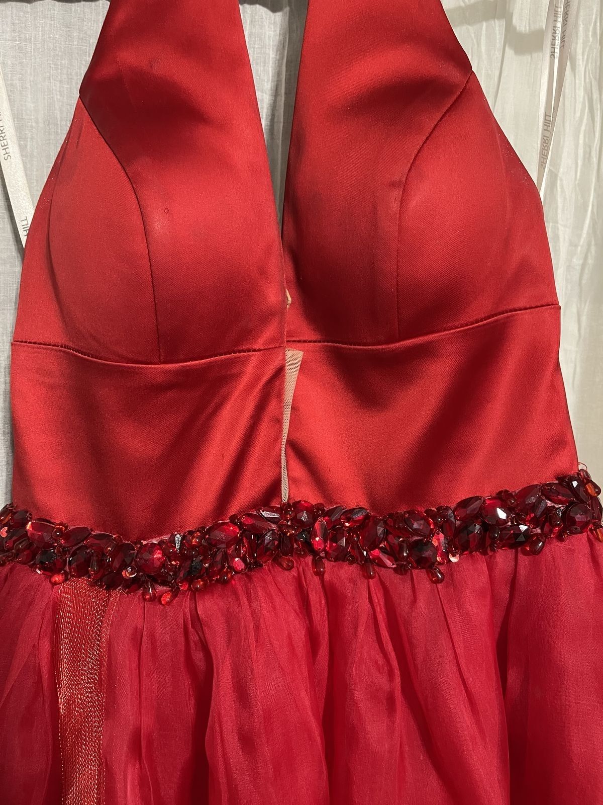 Sherri Hill Size 2 Prom Plunge Satin Red Dress With Train on Queenly