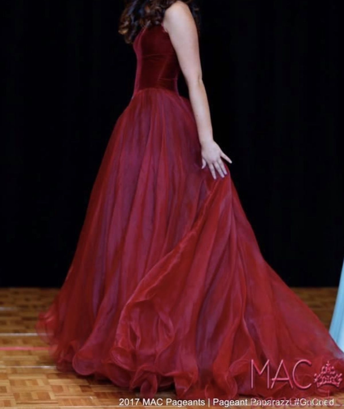 Style 9246 Sherri Hill Size S Pageant Plunge Red Ball Gown on Queenly