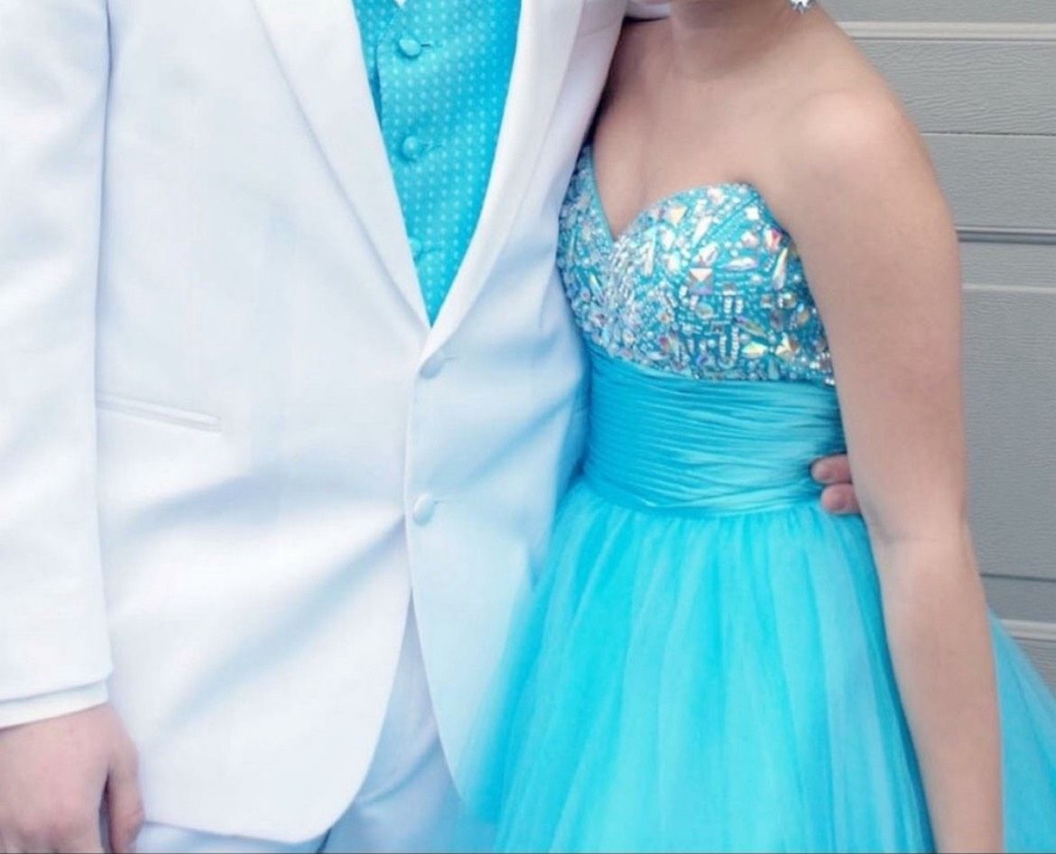 Size 00 Prom Strapless Blue Ball Gown on Queenly