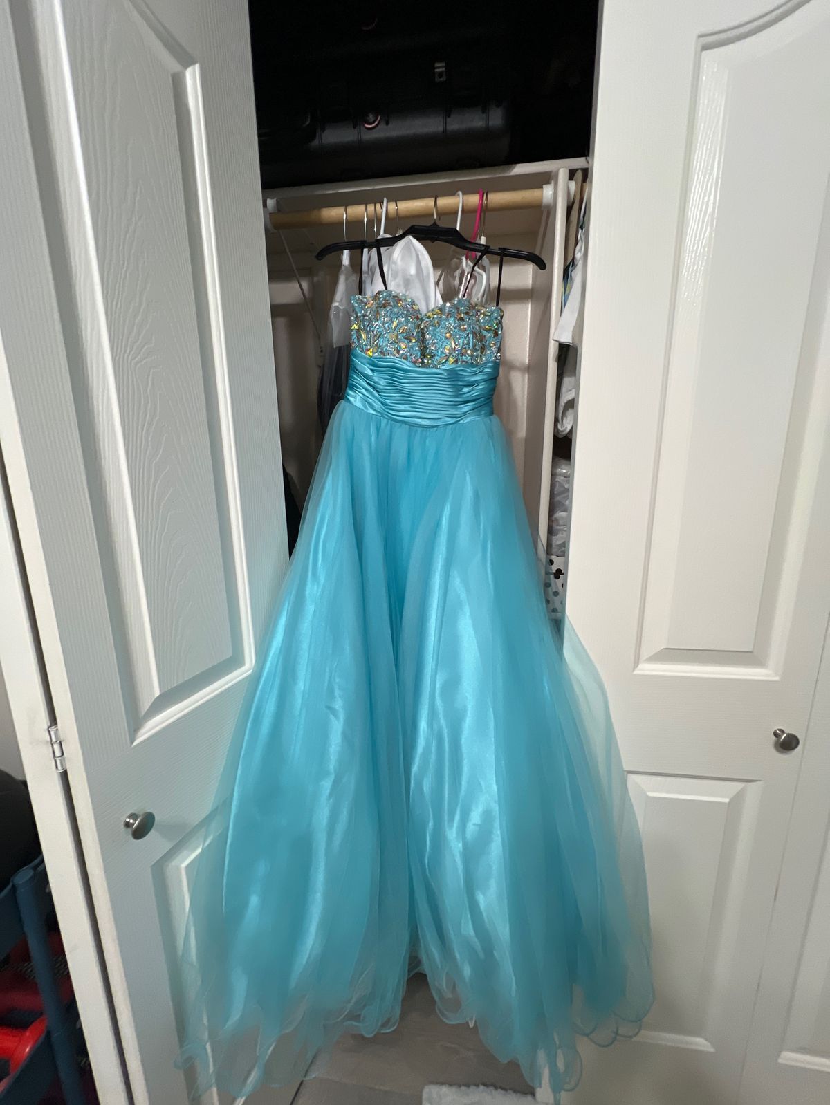 Size 00 Prom Strapless Blue Ball Gown on Queenly
