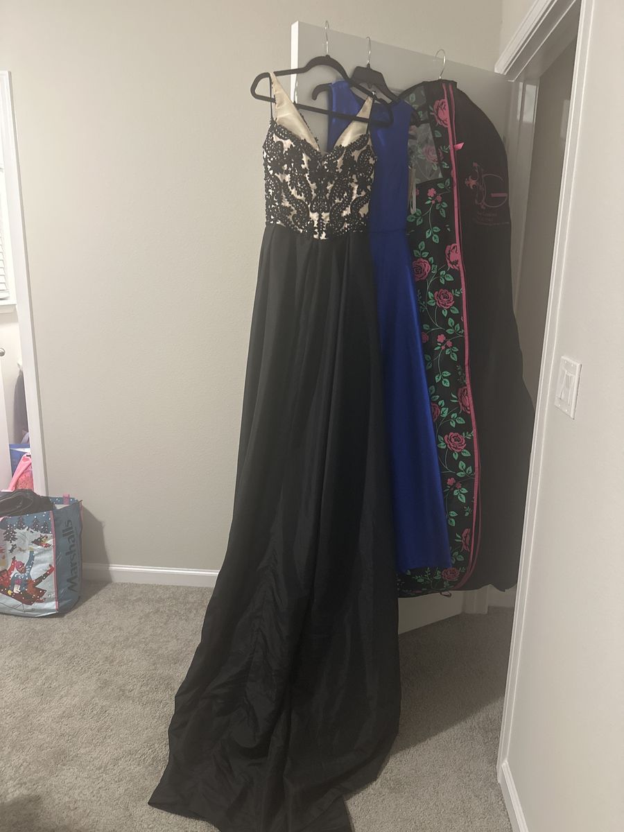 Size 2 Prom Plunge Black Dress With Train on Queenly