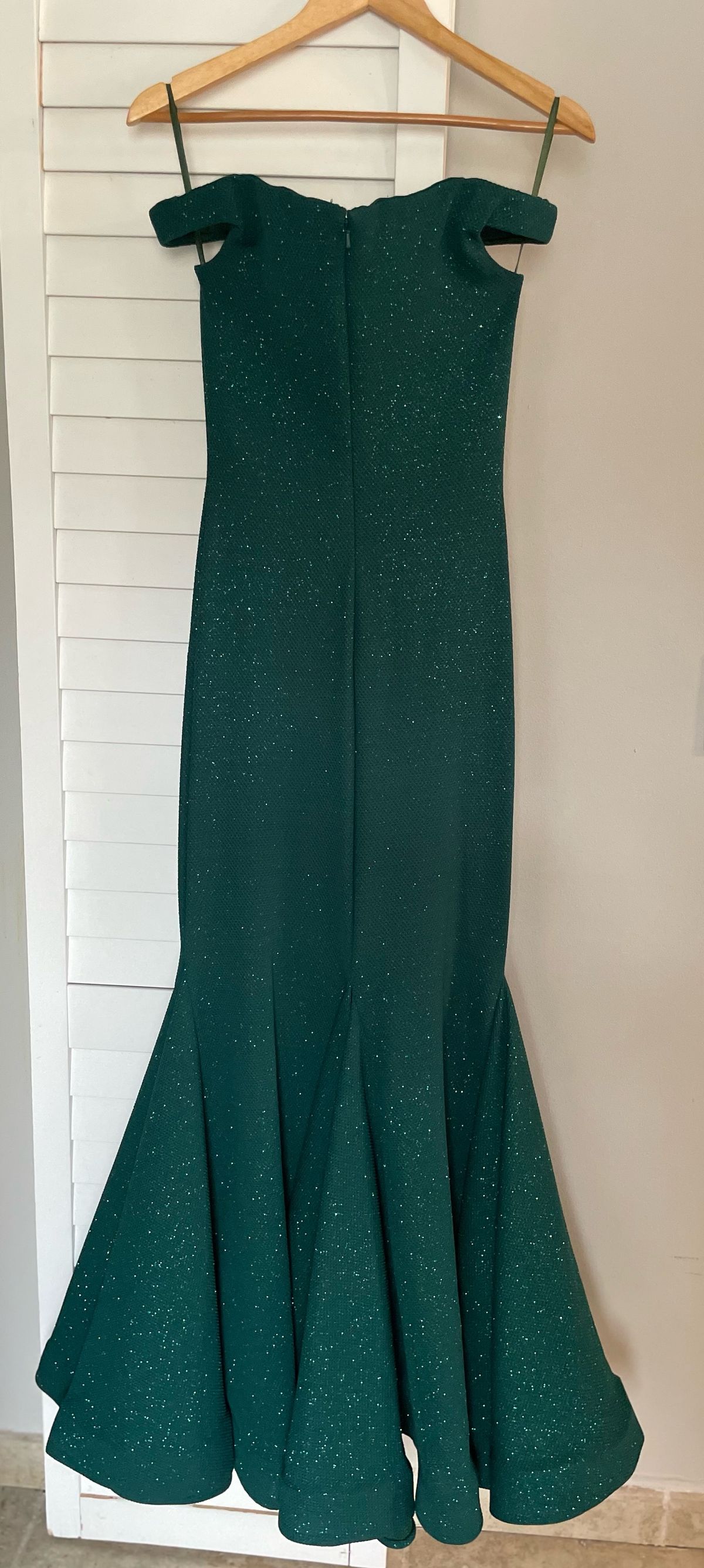 Jovani Size 2 Prom Off The Shoulder Green Mermaid Dress on Queenly