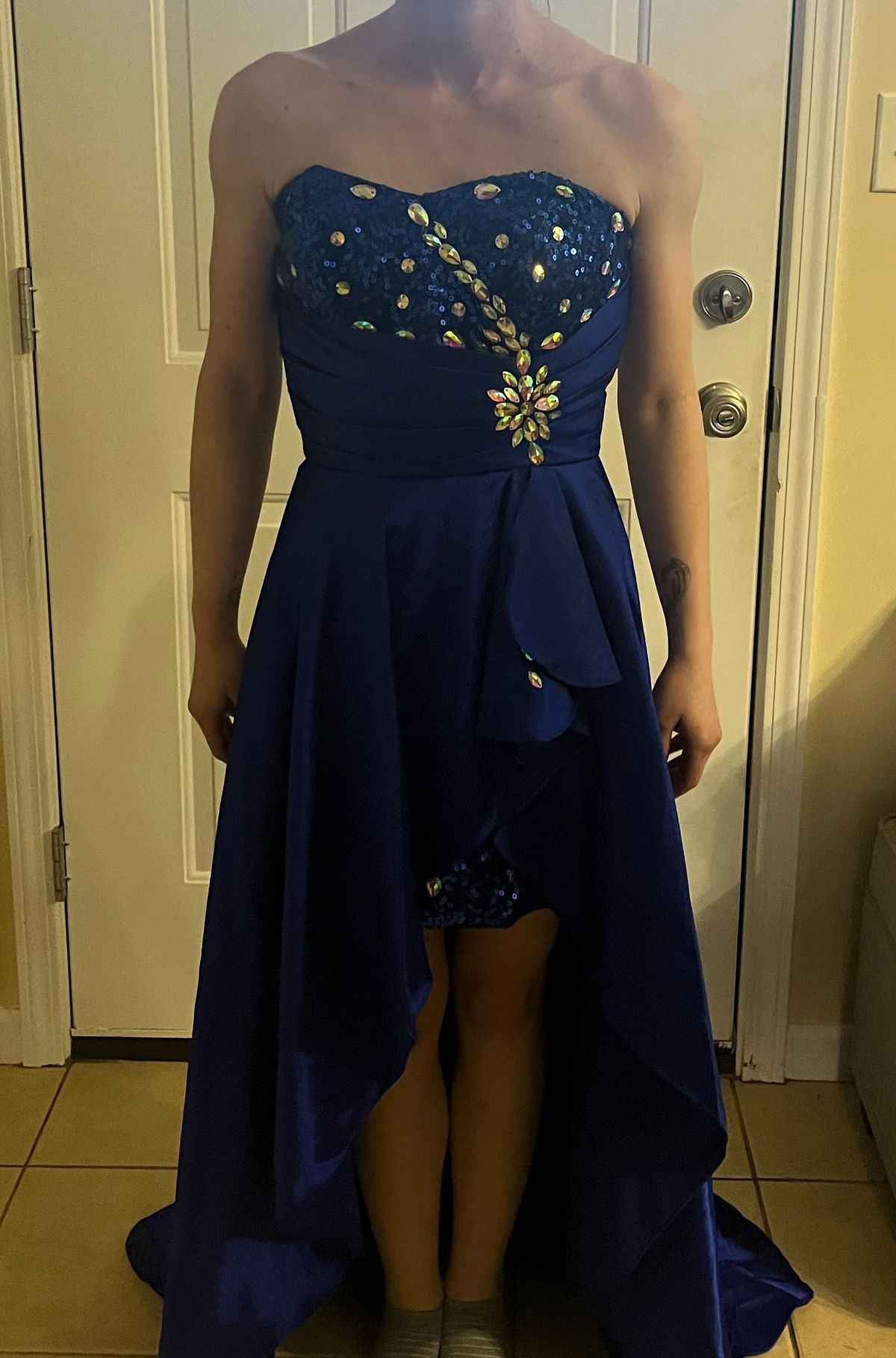 Size 2 Prom Strapless Blue Dress With Train on Queenly