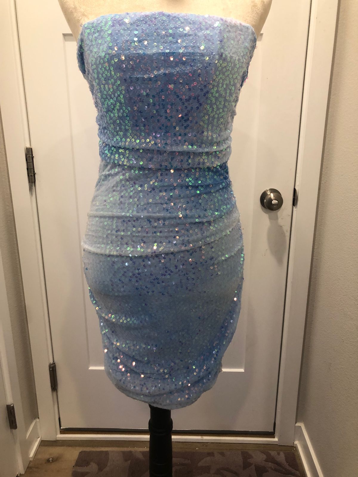 Windsor Size L Strapless Blue Cocktail Dress on Queenly