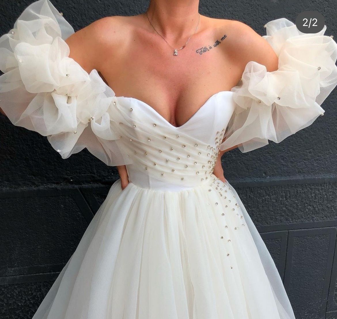 Size 0 Wedding Off The Shoulder White Ball Gown on Queenly