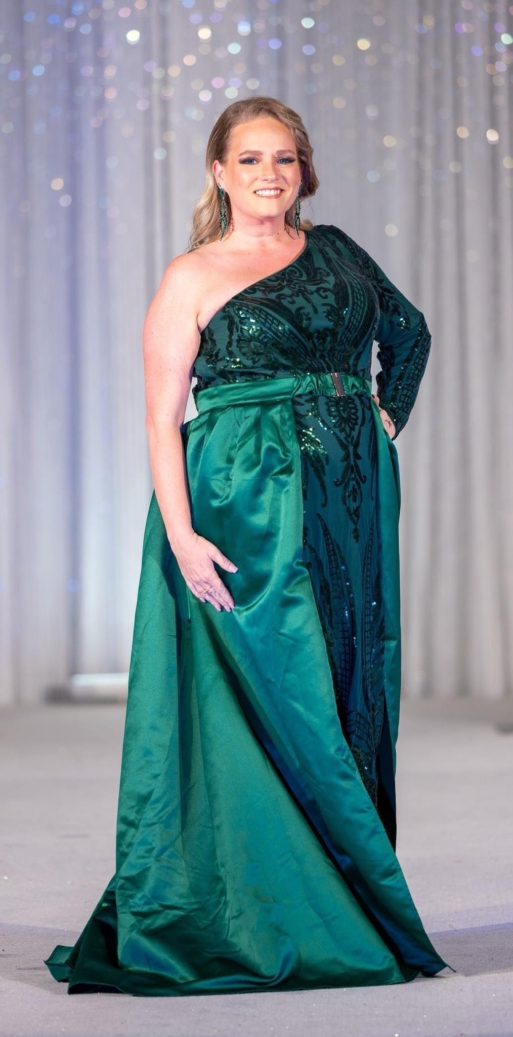 Giffniseti Size XL Pageant One Shoulder Green Dress With Train on Queenly