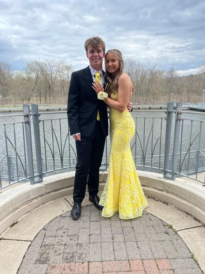 Size 4 Prom Yellow Mermaid Dress on Queenly
