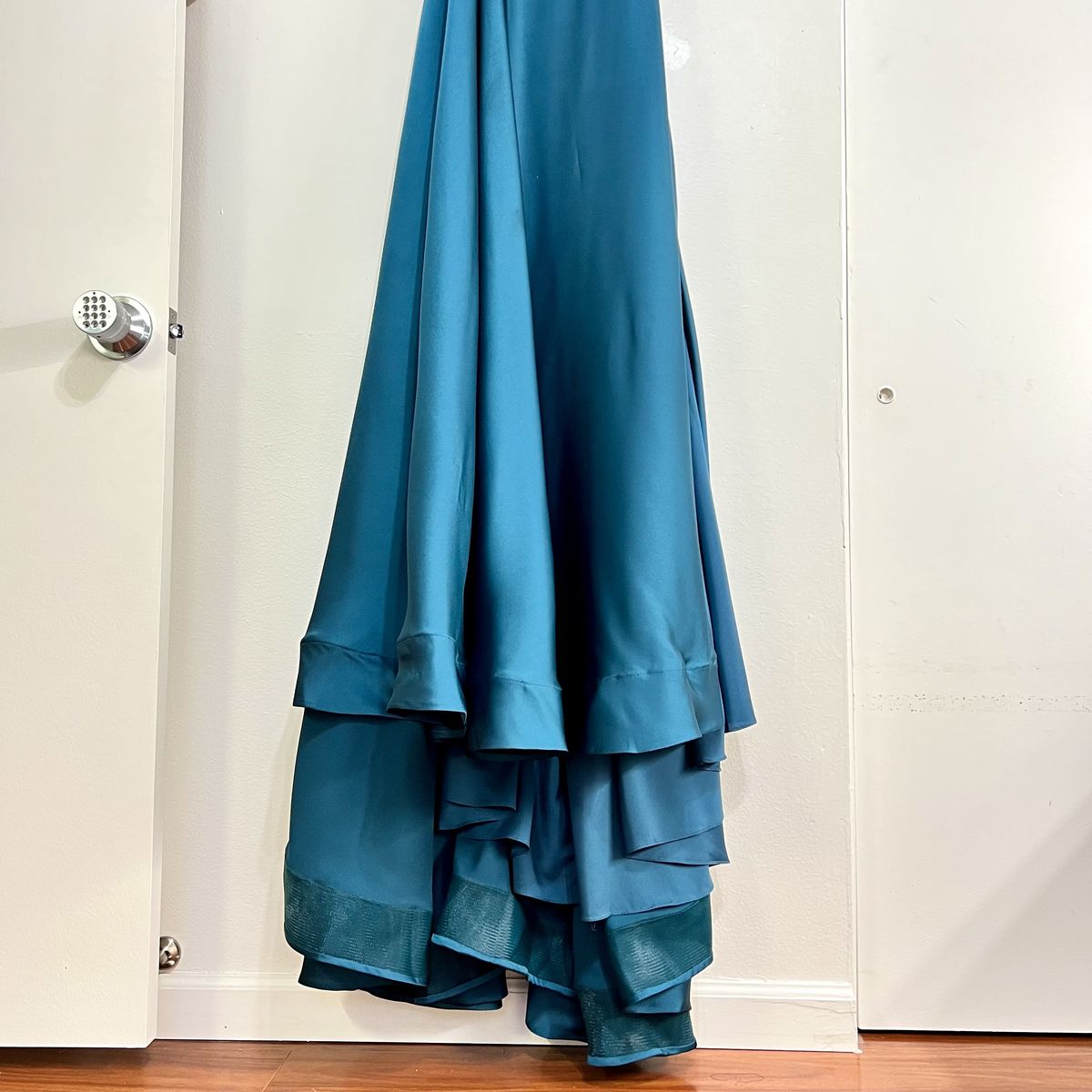 Style 28571 La Femme Size 6 Blue Side Slit Dress on Queenly