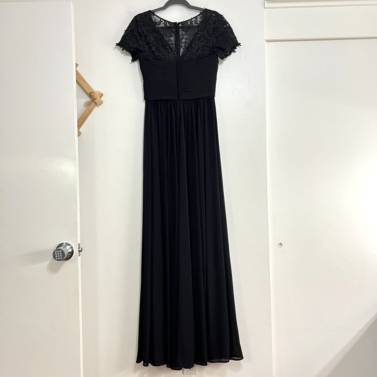 Style 29772 La Femme Size 4 Floral Black Floor Length Maxi on Queenly