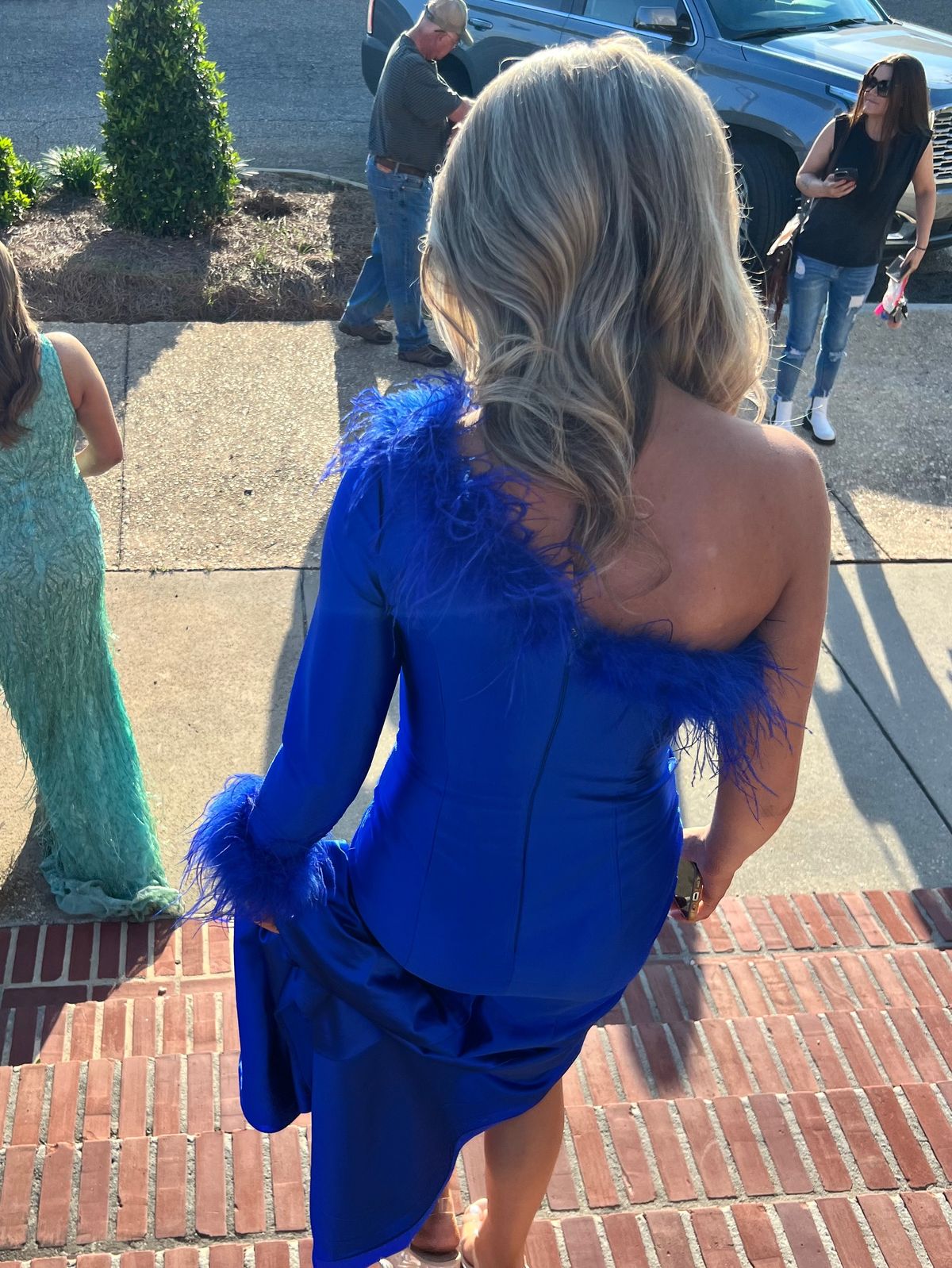 Size 4 Prom Long Sleeve Blue Side Slit Dress on Queenly