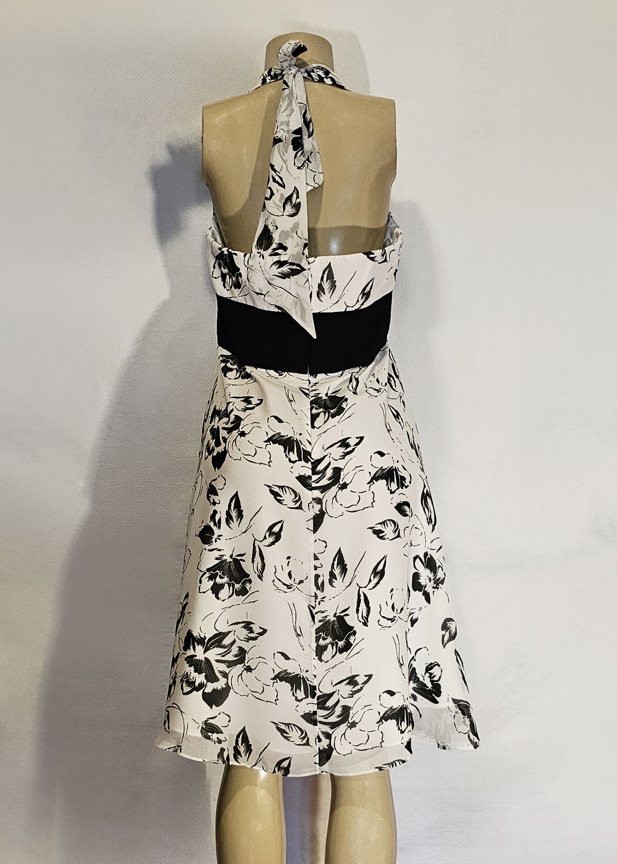 White House Black Market Size 14 Halter White A-line Dress on Queenly
