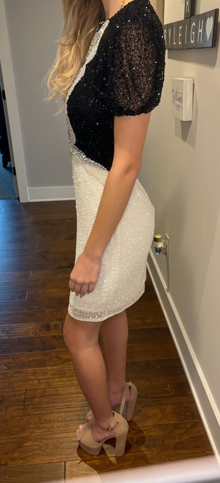 Ashley Lauren Size 0 Cap Sleeve Black Cocktail Dress on Queenly