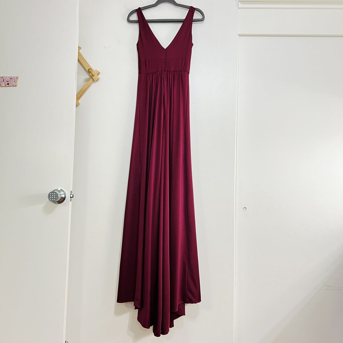 Style 28547 La Femme Size 14 Plunge Red Side Slit Dress on Queenly