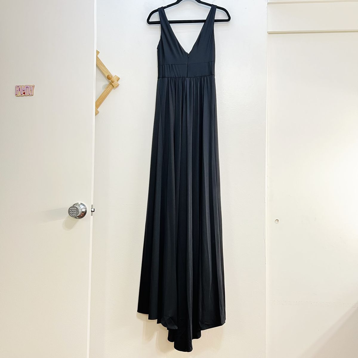 Style 28547 La Femme Size 4 Plunge Black Side Slit Dress on Queenly