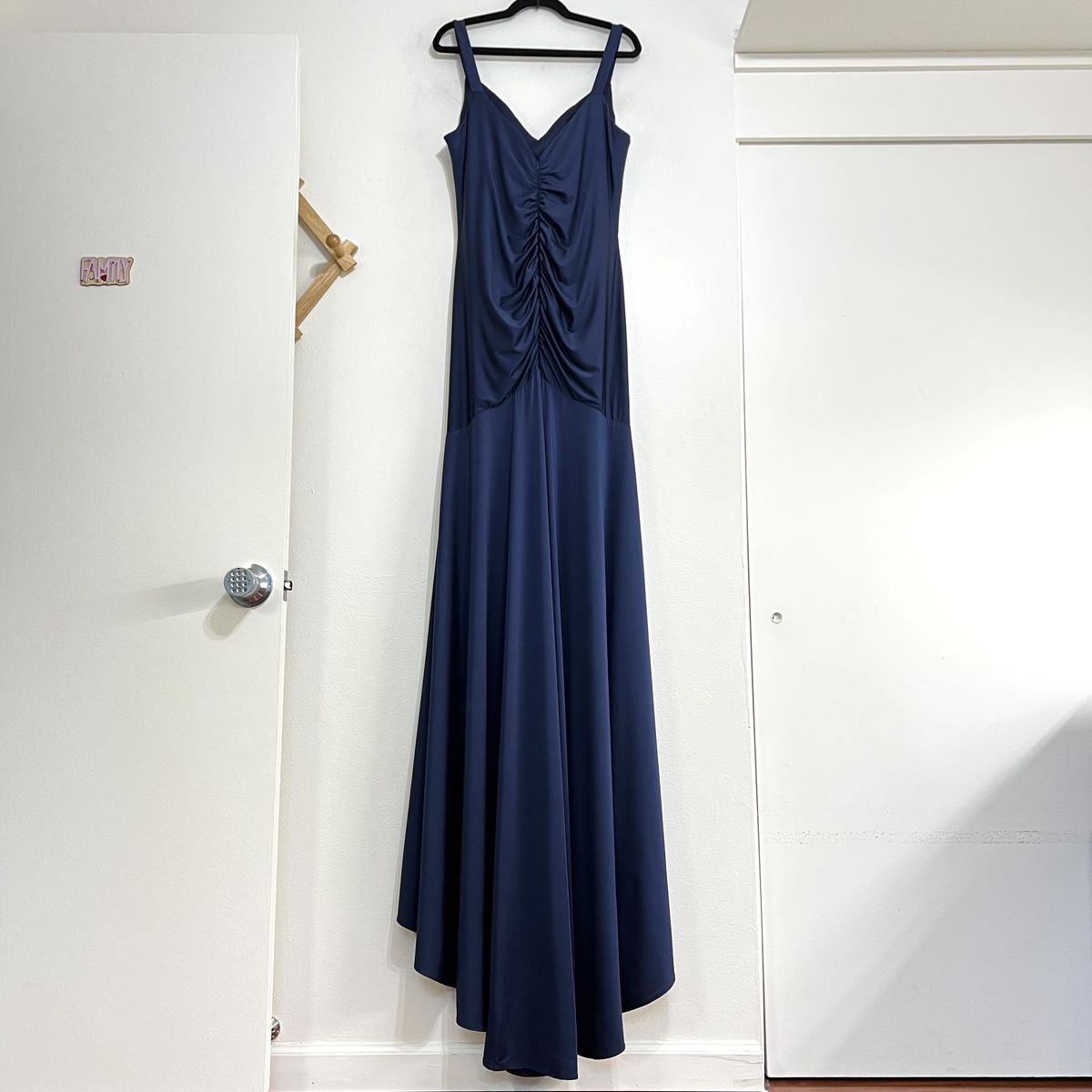 Style 29027 La Femme Plus Size 16 Navy Blue Dress With Train on Queenly