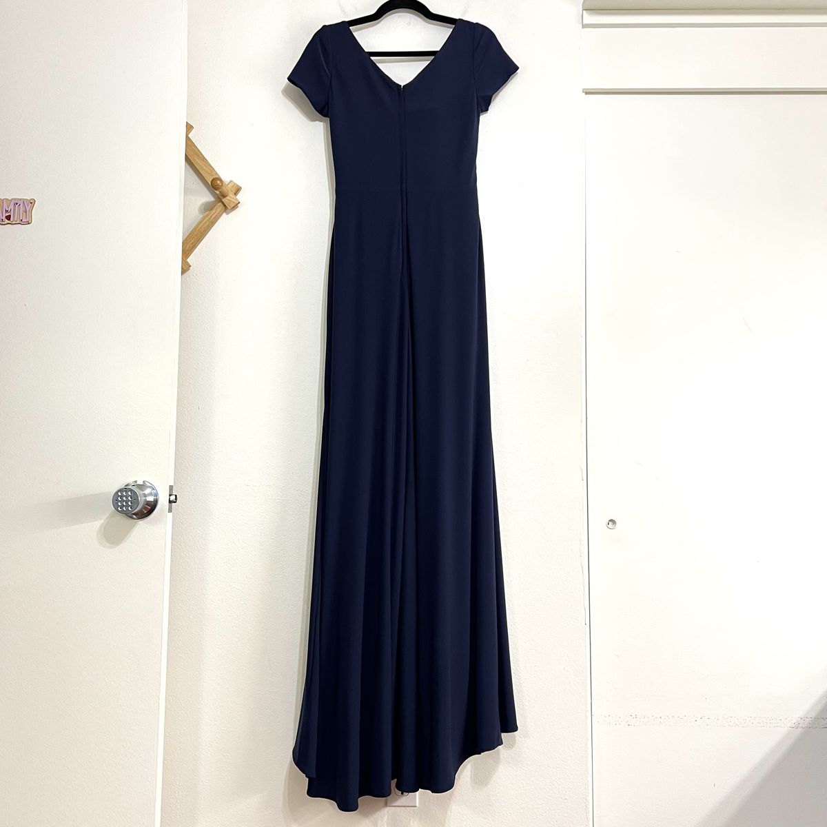 Style 27872 La Femme Size 8 Navy Blue Floor Length Maxi on Queenly