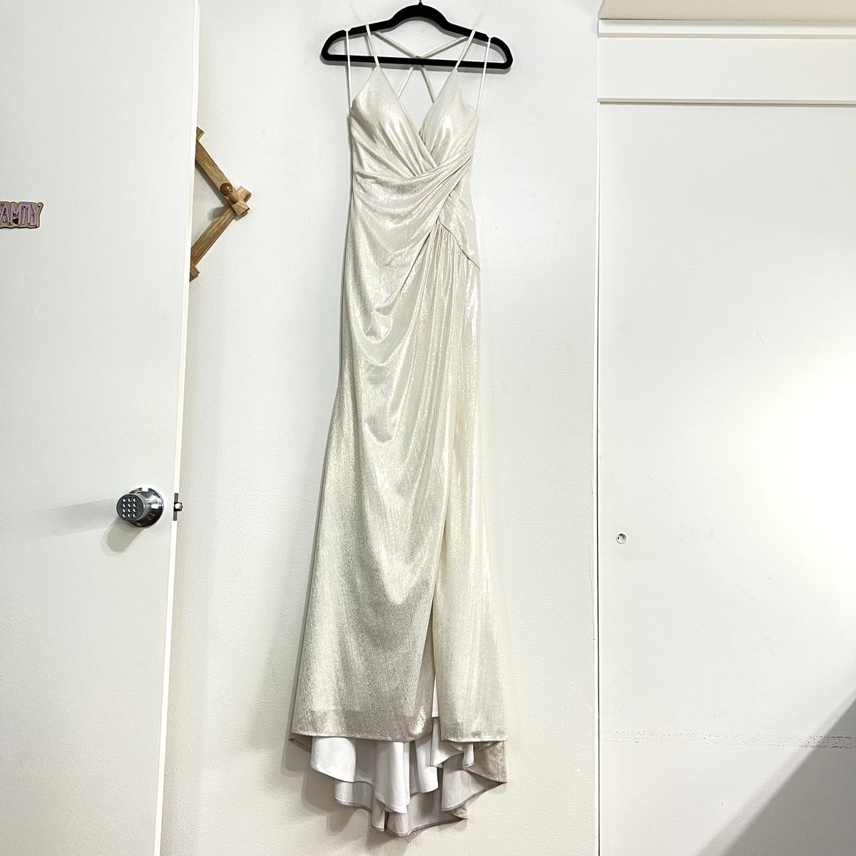 Style 29836 La Femme Size 2 Gold Side Slit Dress on Queenly