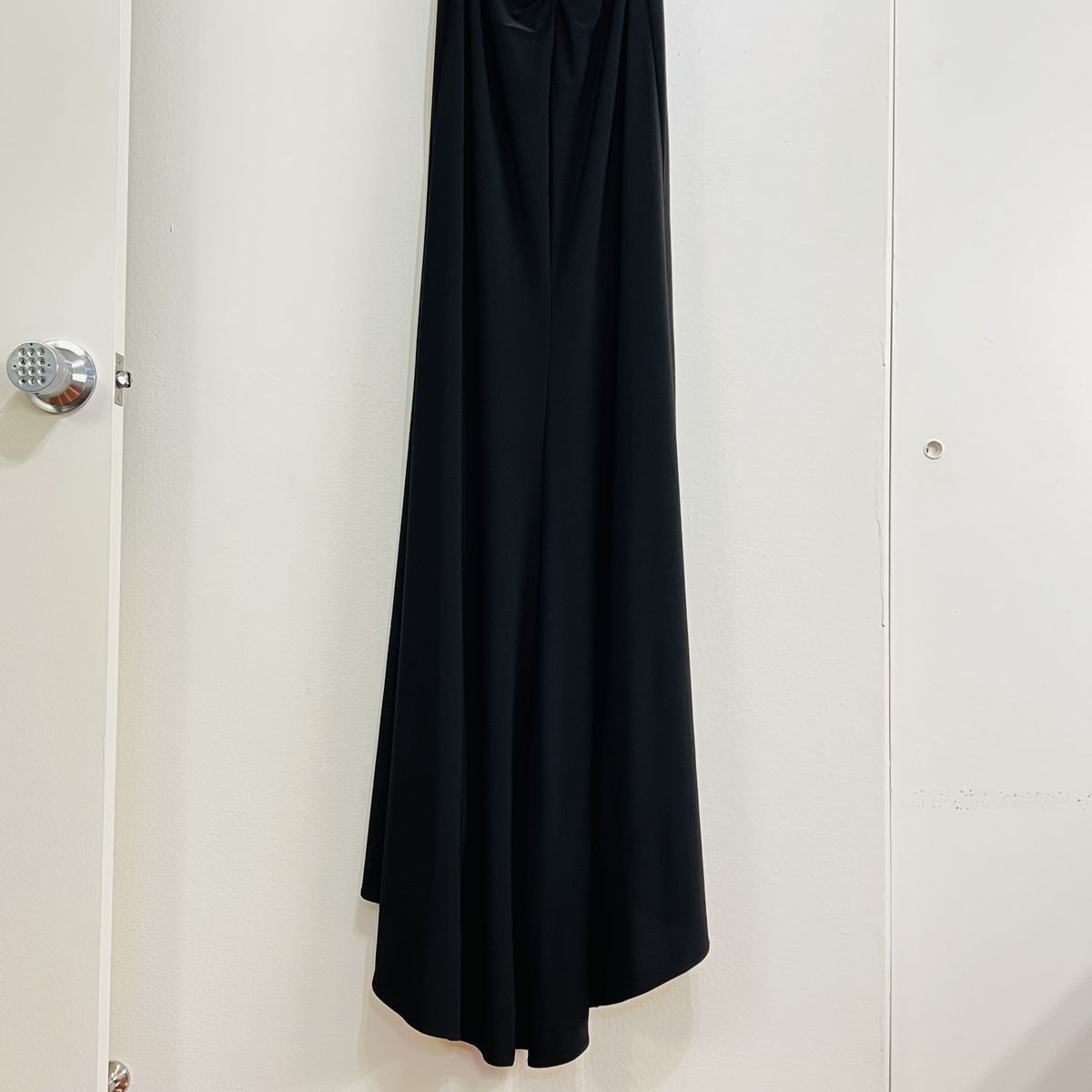 Style 25648 La Femme Size 6 Plunge Black Side Slit Dress on Queenly