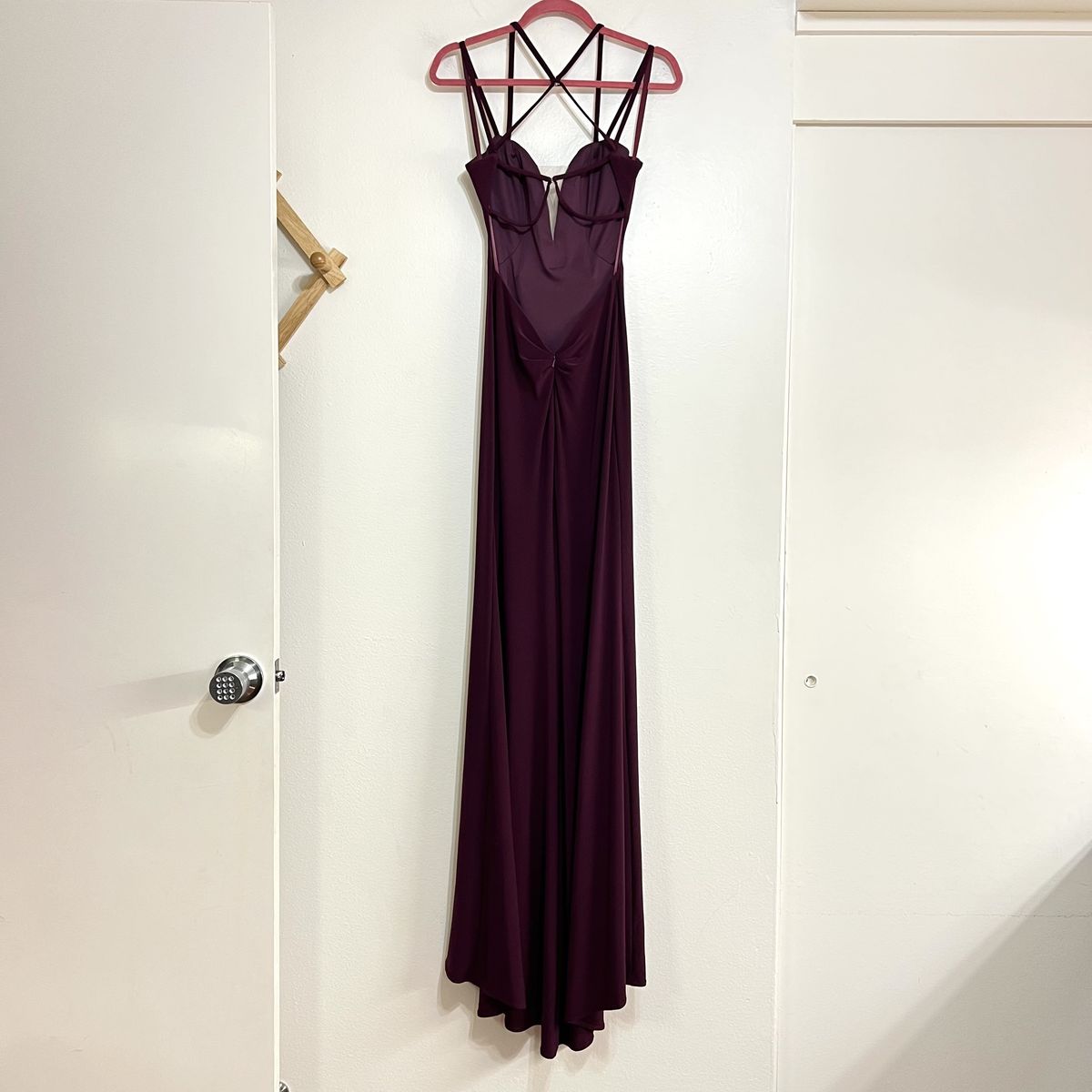 Style 25648 La Femme Size 0 Plunge Red Side Slit Dress on Queenly