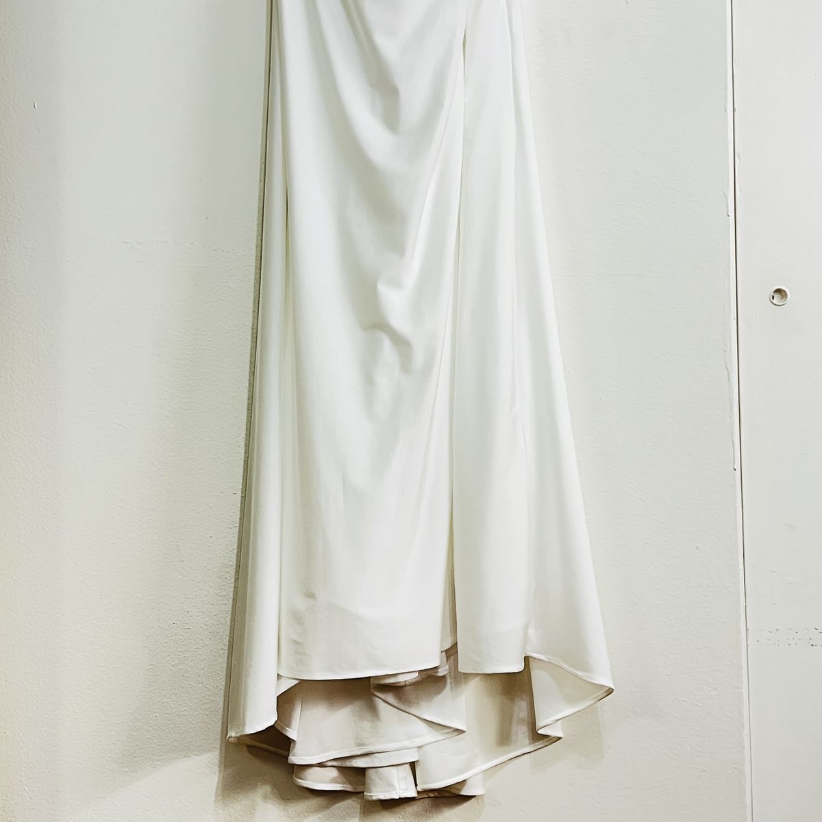 Style 28206 La Femme Size 6 White Side Slit Dress on Queenly