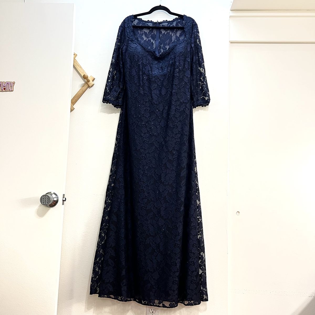 Style 26427 La Femme Size 12 Lace Navy Blue Floor Length Maxi on Queenly
