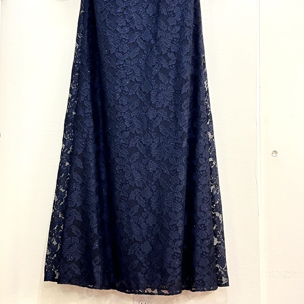 Style 26427 La Femme Size 12 Lace Navy Blue Floor Length Maxi on Queenly