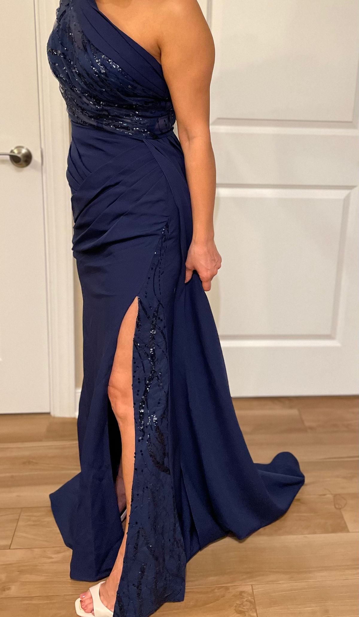 Size 4 Wedding Guest Long Sleeve Navy Blue Side Slit Dress on Queenly