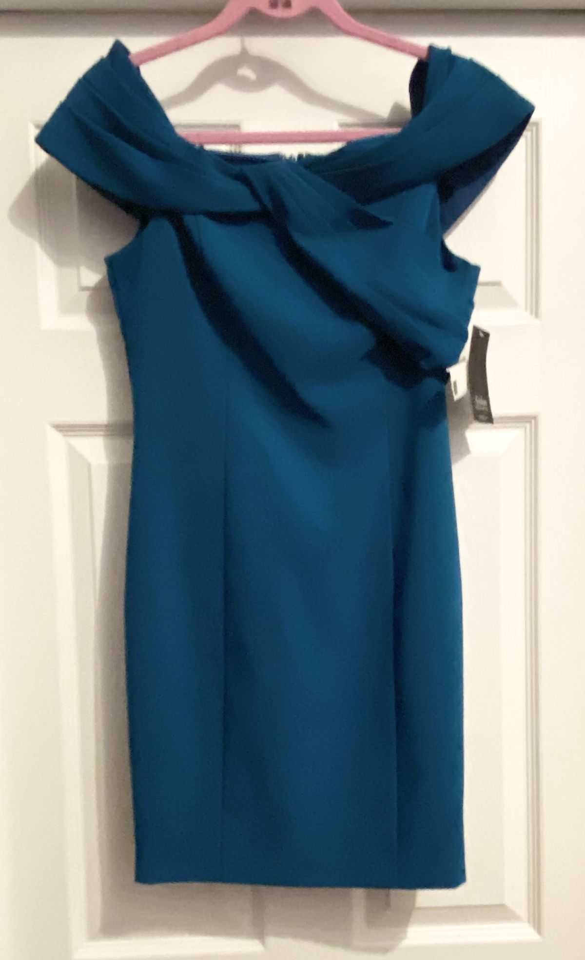 Aidan Mattox Size 10 Off The Shoulder Green Cocktail Dress on Queenly