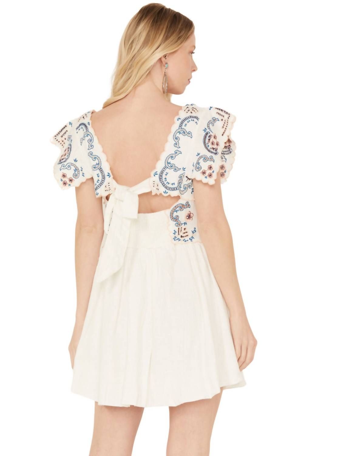 Style 1-1747748700-2901 Free People Size M Floral White Cocktail Dress on Queenly