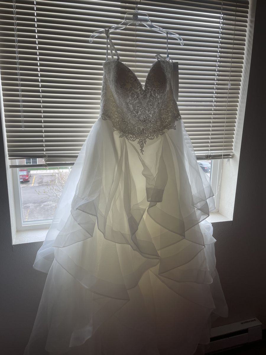 Mon Cheri Plus Size 18 White Ball Gown on Queenly