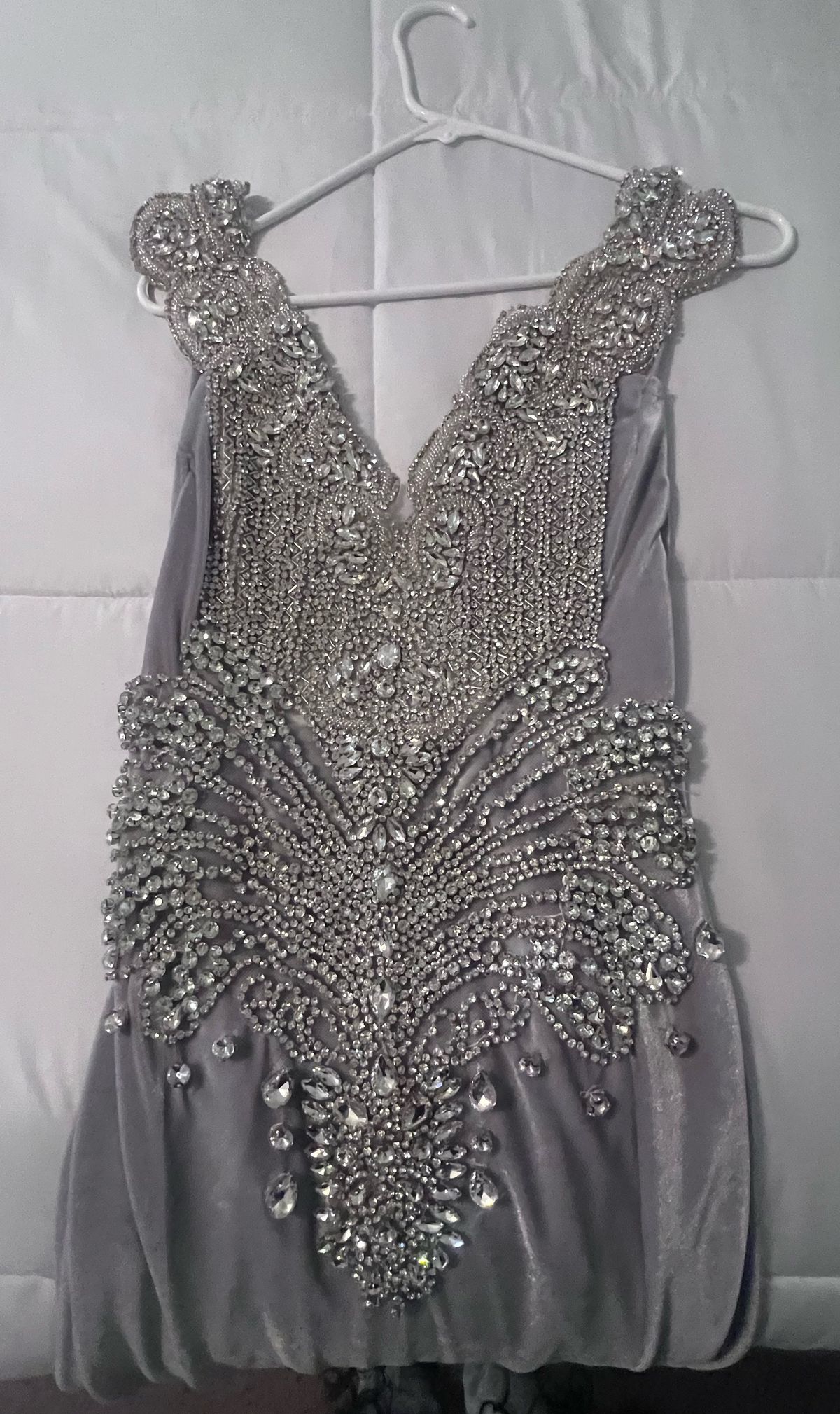 Size 6 Prom Plunge Sequined Silver Mermaid Dress on Queenly